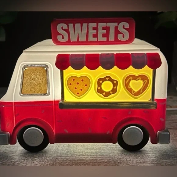 Playground LED Light Up Telephone Booth & Sweets Car Figural Set - Picture 6 of 10